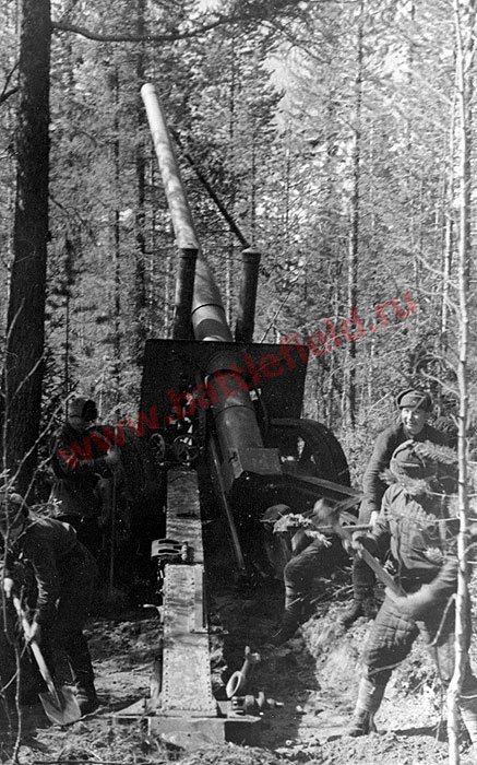 Подготовка огневой позиции для 122-мм пушки А-19. 19-я армия, Карельский фронт.