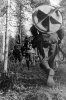 Переноска на людских вьюках 82-мм миномета обр. 1937 г. 26-я армия, Карельский фронт. 1942 г.