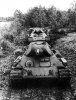 Т-34 с дополнительным бронированием, установленным на заводе №29, выдвигаются к фронту. Ленинградский фронт. 1942 г.